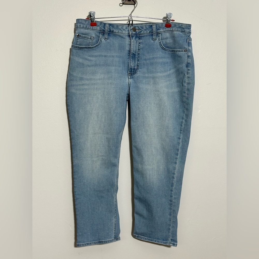 Lee Riders Women's 14M Blue Mid-Rise Capri Jeans